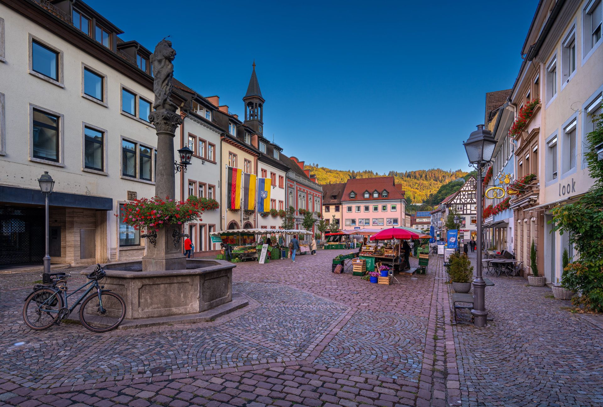Colorful market square in Waldkirch, Germany, showcasing vibrant tenements and a lively atmosphere.